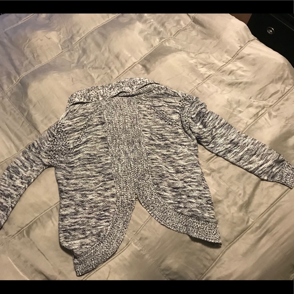 Gray cardigan / sweater